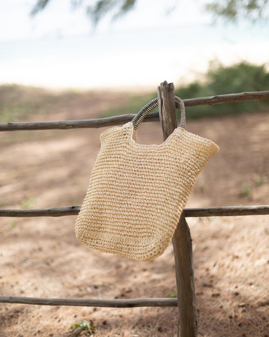 https://basketly.co.za/products/molly-light-natural-woven-tote