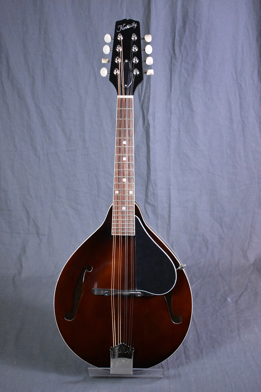 Who makes kentucky mandolins