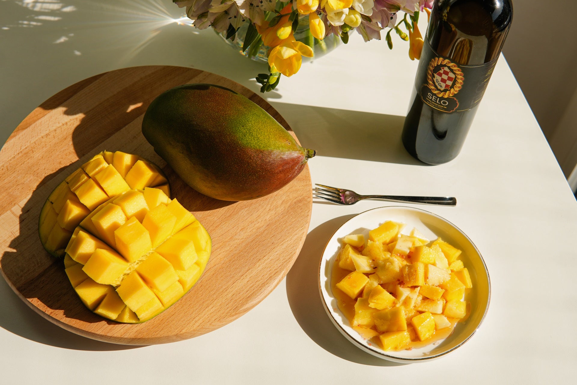 Juicy and ripe mango slices, a delightful summer treat, perfectly showcasing the vibrant colors and inviting sweetness of the fruit.