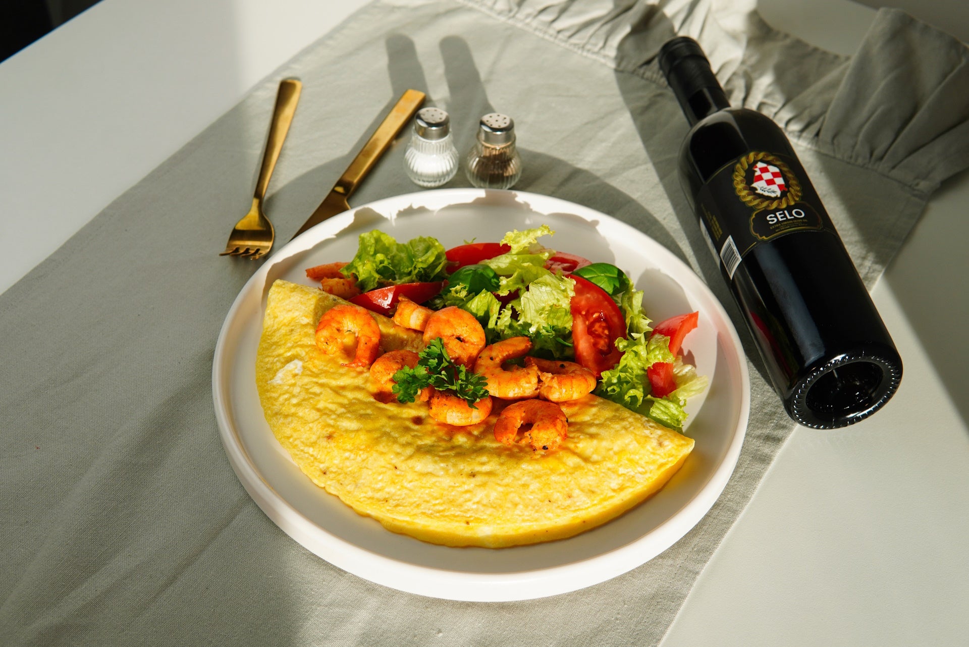 Fluffy omelette with succulent shrimp, drizzled with Croatian olive oil for a rich flavor.