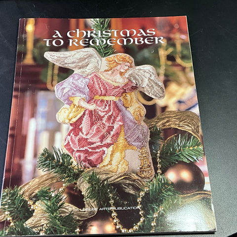 4 CHRISTMAS Leisure Arts Counted Cross Stitch Patterns books SANTA  REMEMBERED 