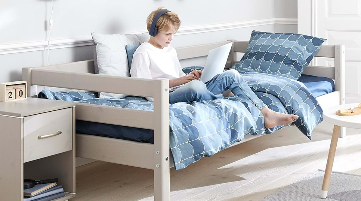 kids single bed and mattress