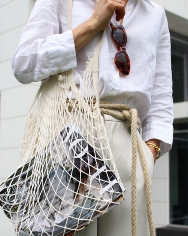 Le sac filet de pêche : comment porter ce it-bag de l'été