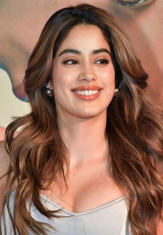 Jhanvi kapoor in Smooth Shiny Metal Earring