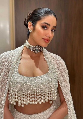 Jhanvi Kapor in kundan choker