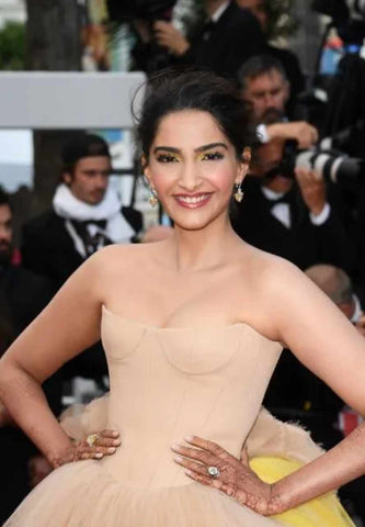 Sonam Kapoor in usual-shaped ring