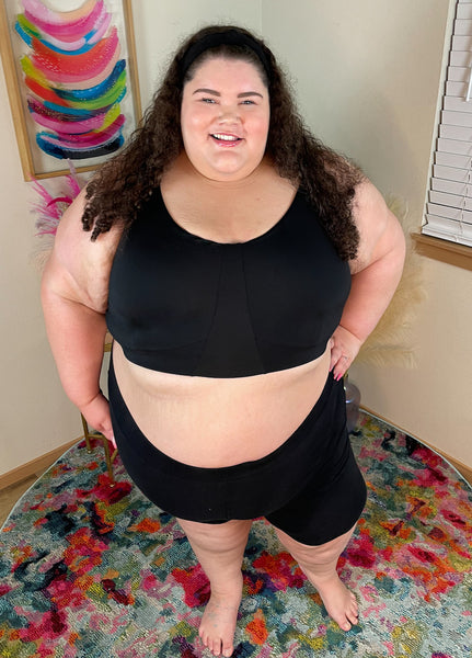 Jae'lynn wearing Rise Bra - Eco Jersey in 7XL