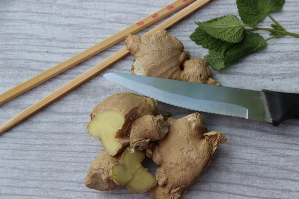 Dry and fresh sliced ginger root