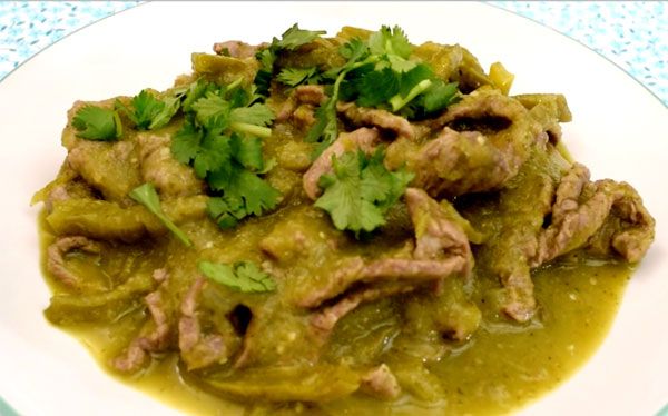 Bisteces con rajas y papas en salsa verde – MEXLATIN