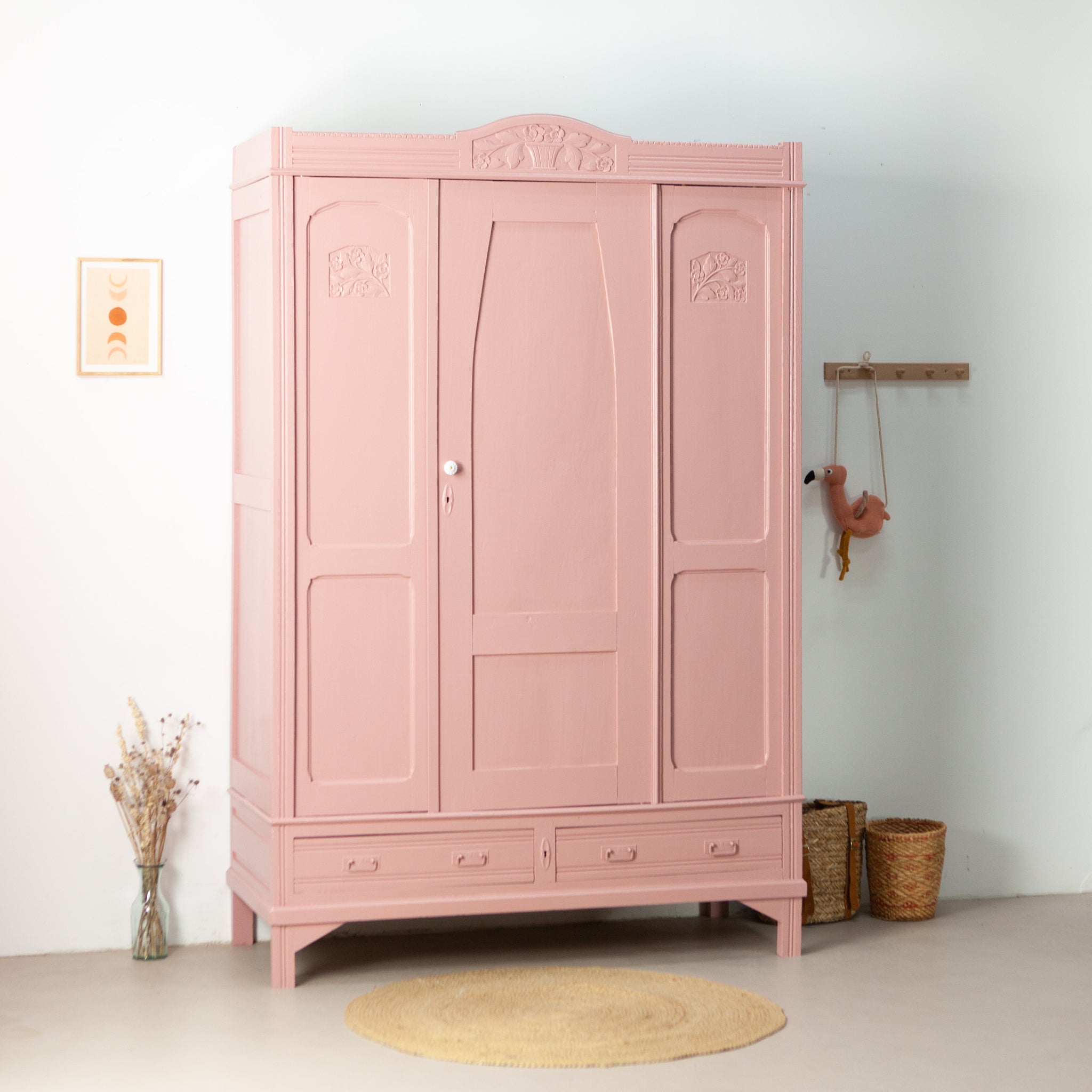 Bont heks tegenkomen Sierlijke roze vintage kast – Kroost Vintage