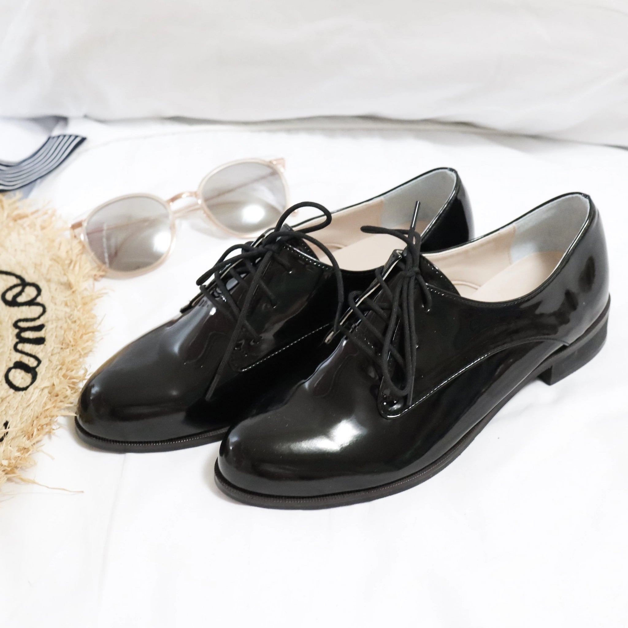 SE004 BACK TO SCHOOL SHINY SHOES – Letta A