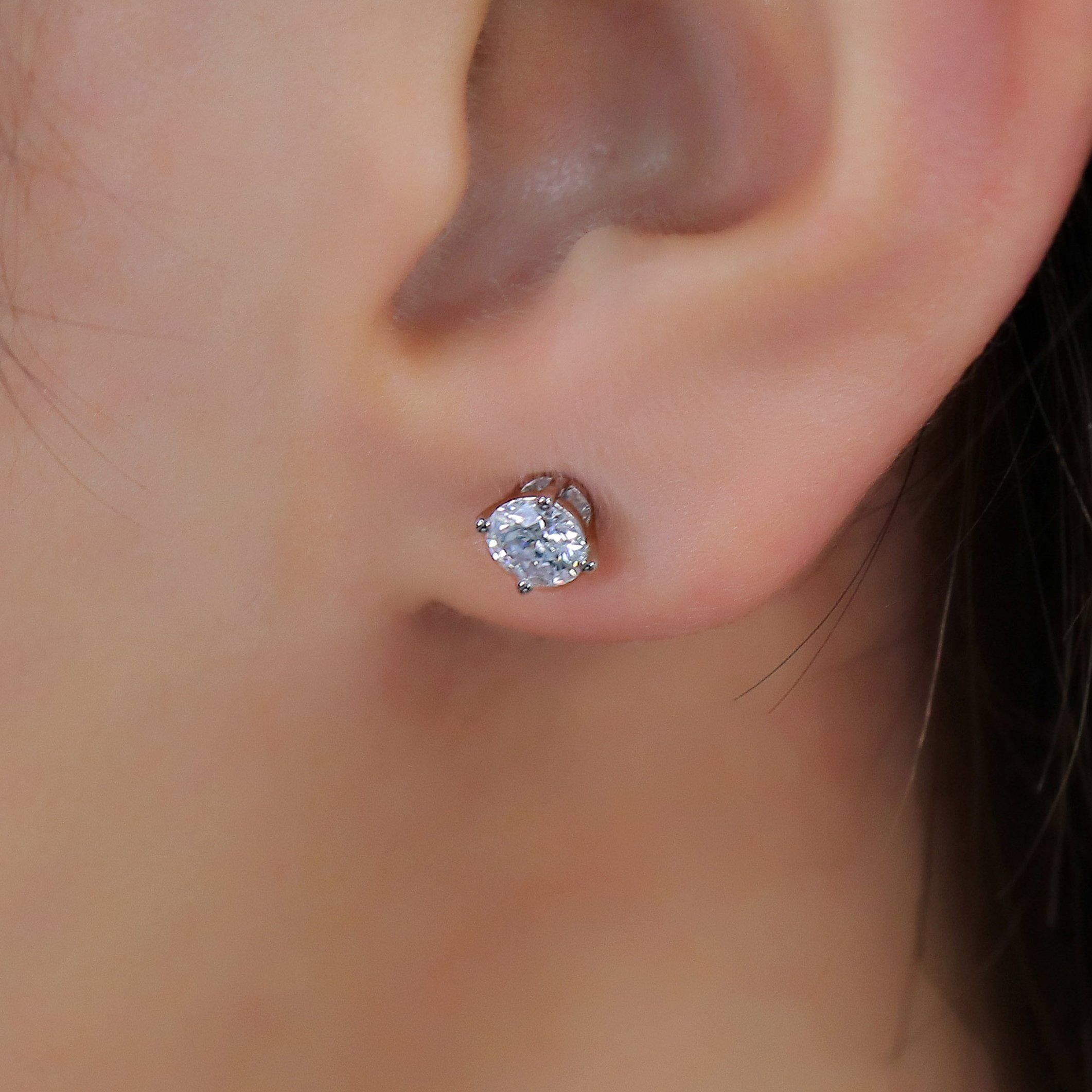 What is an Ideal Size for Diamond Stud Earrings? – DiamondStuds News