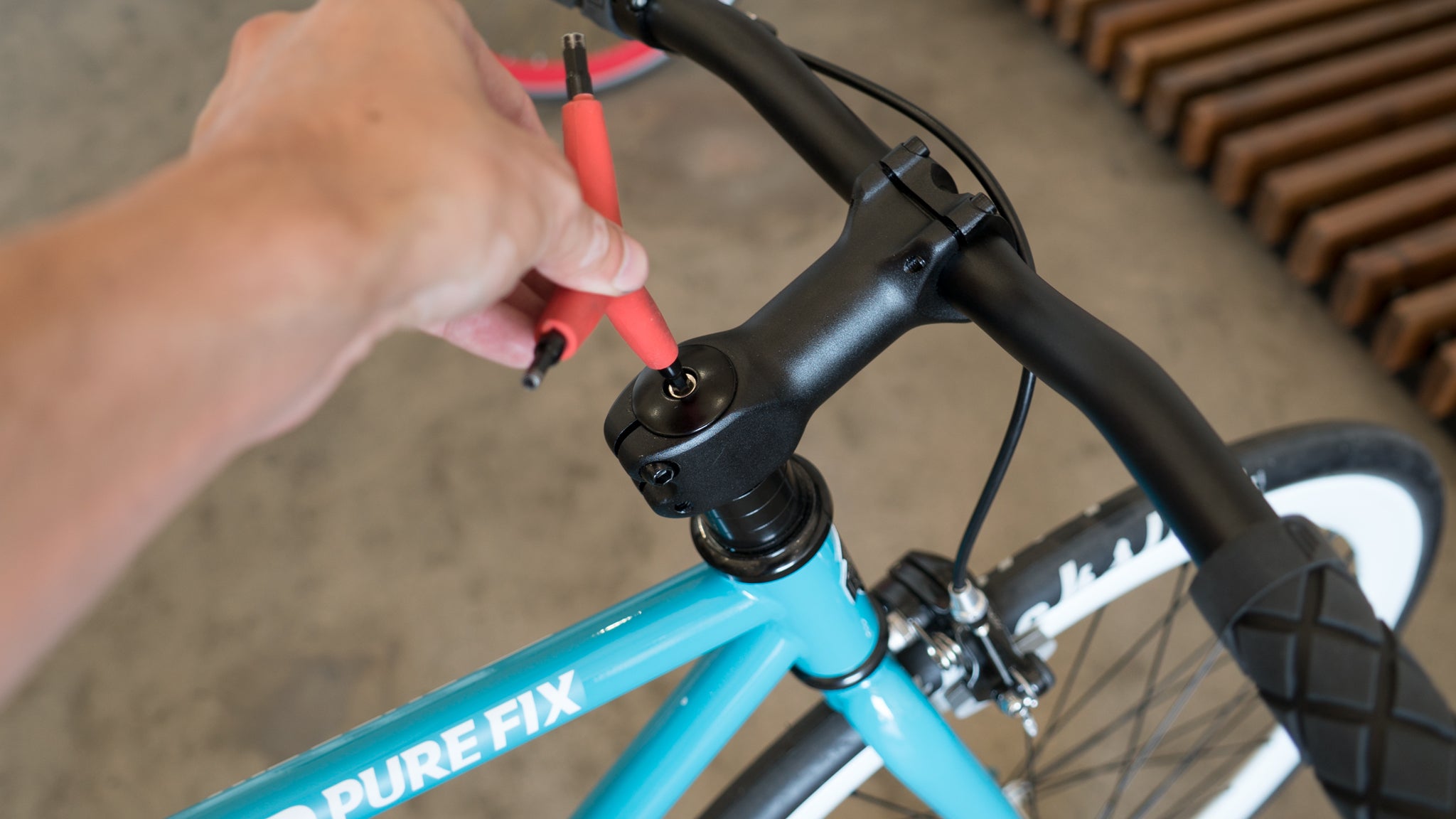 tightening bike handlebars