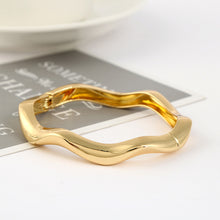 Load image into Gallery viewer, wave shape cuff bangles