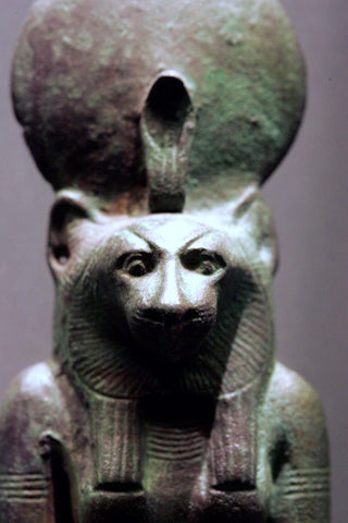 Un des plus beaux chats égyptiens connus : une rare sculpture de la déesse  Bastet adjugée plus d'1 million d'euros