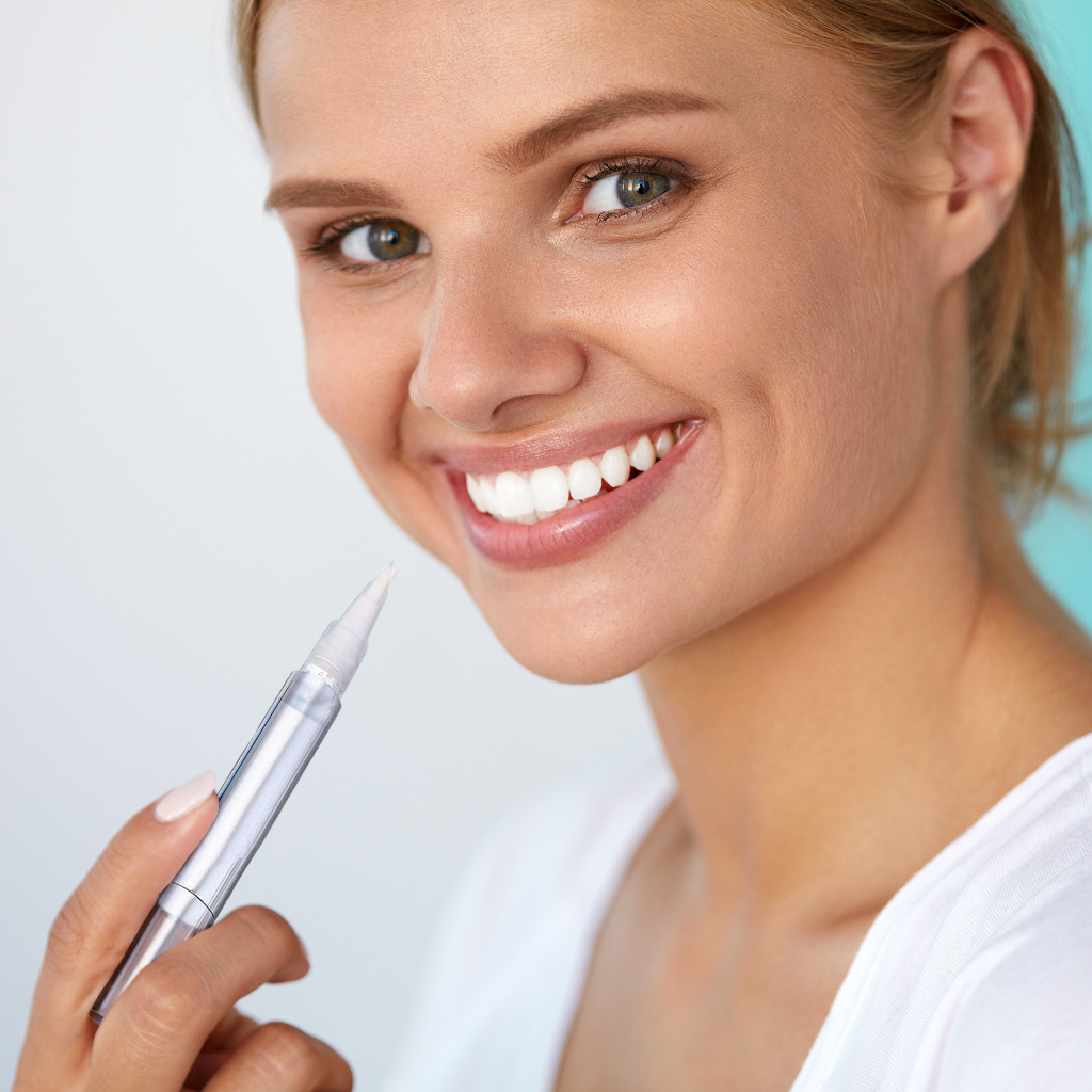 Αποτέλεσμα εικόνας για MODELS USE TEETH WHITENING PEN