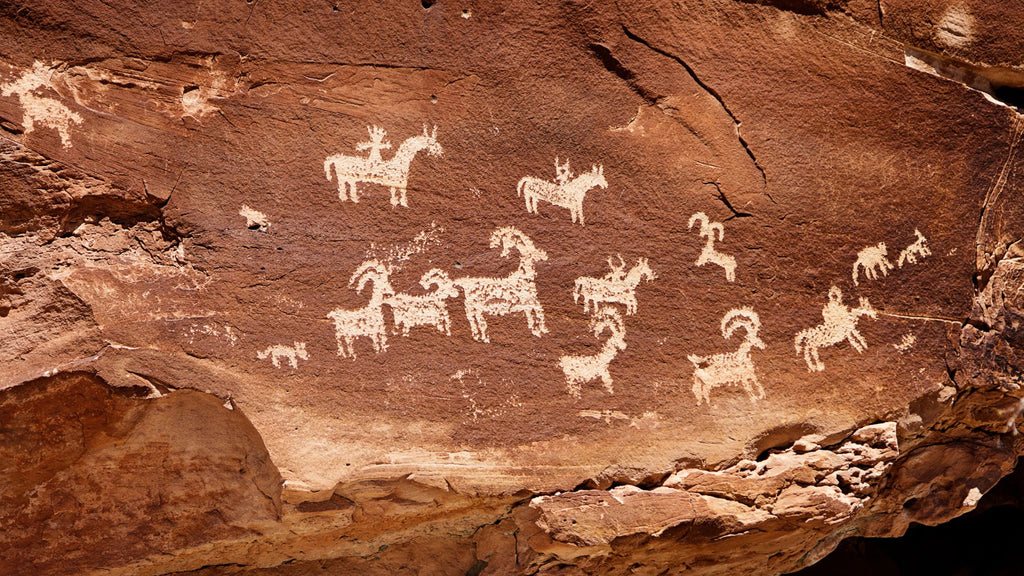 Peintures rupestres sur le mur d'une grotte