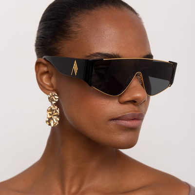 Linda Farrow - Dustin Round Sunglasses in Black and Yellow Gold - Women - Adult - LFL1031C1SUN