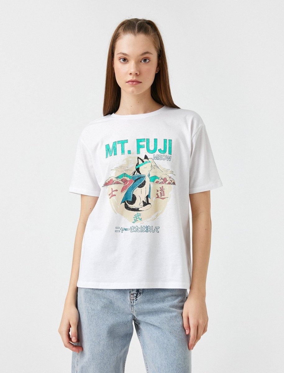 Japan Mt Fuji Cat Graphic T-shirt in White - Usolo Outfitters