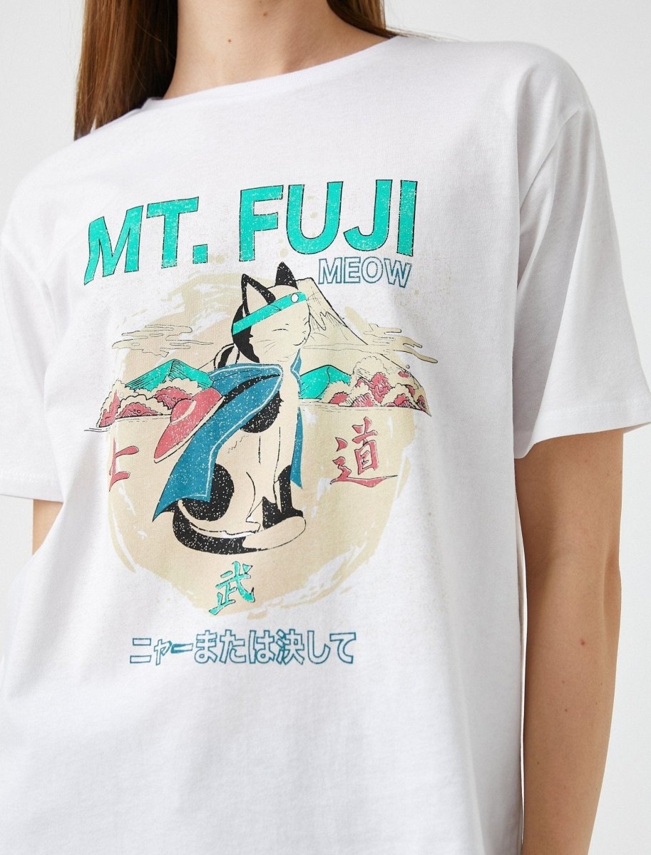 Japan Mt Fuji Cat Graphic T-shirt in White