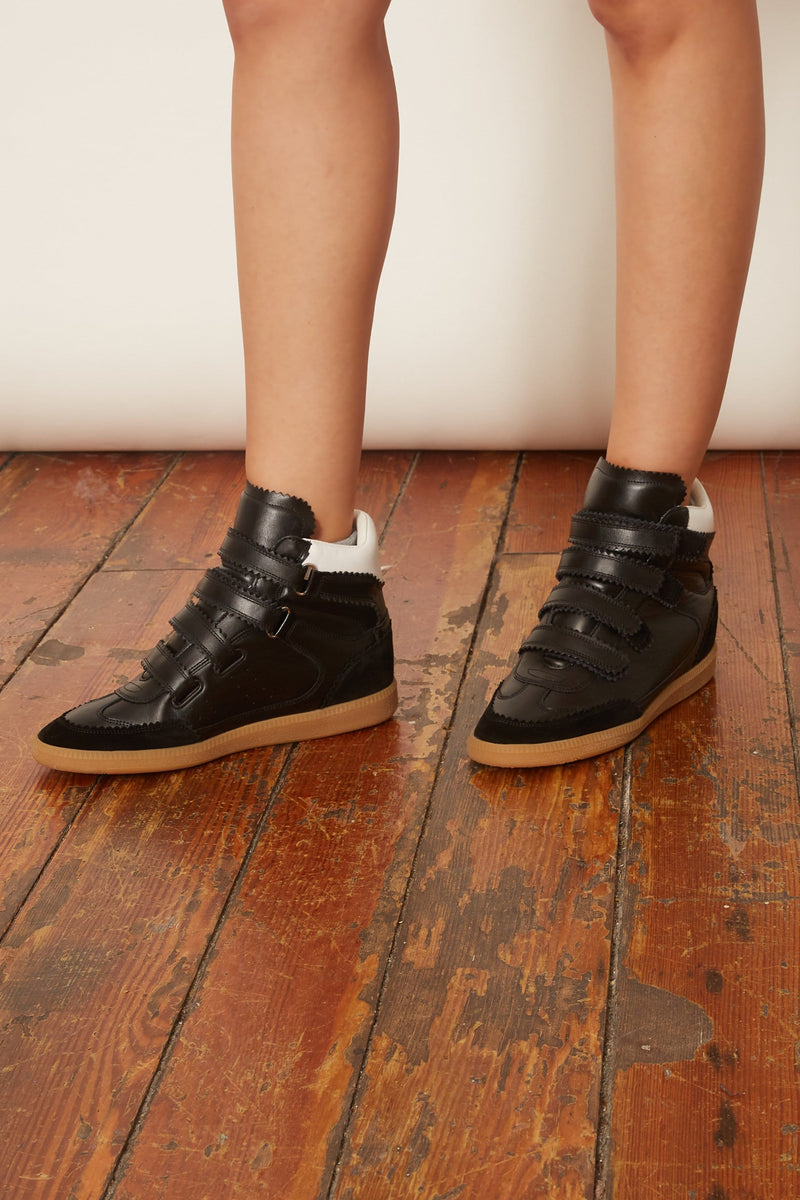 Isabel Marant Sneaker in Black – Clothing