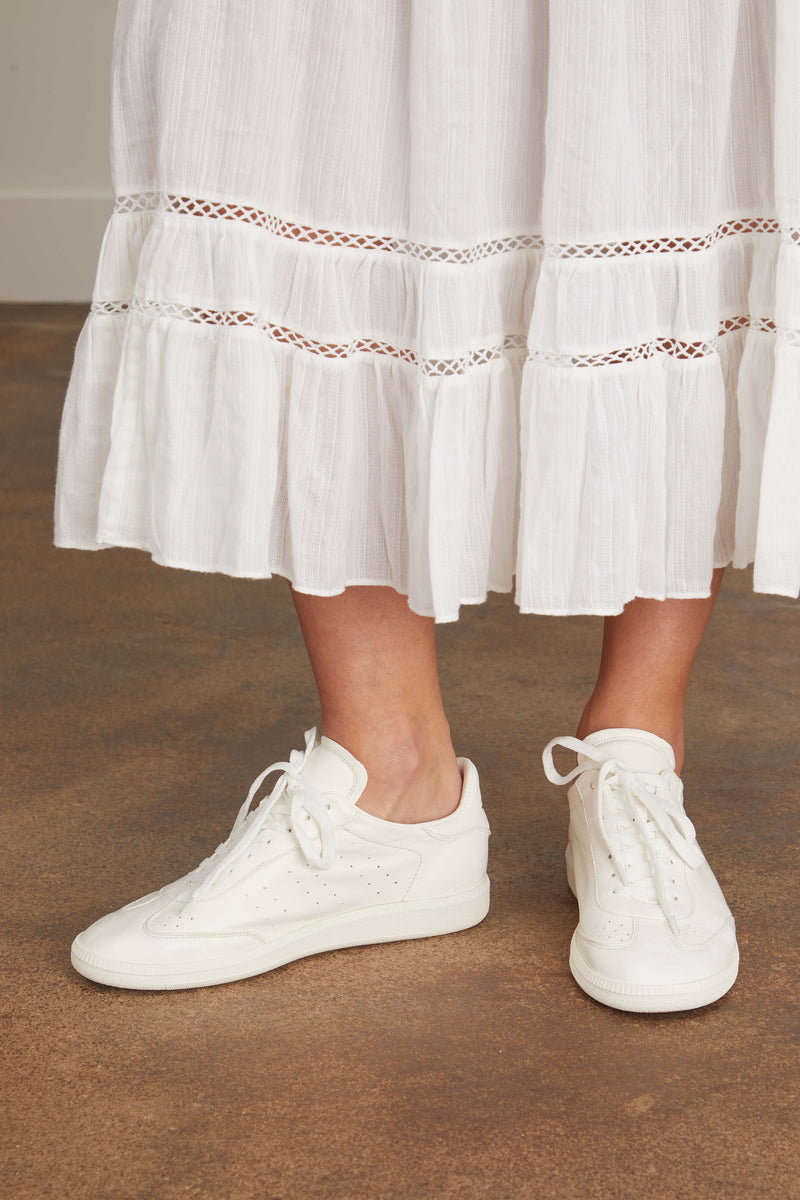 Isabel Marant Sneaker in White – Clothing