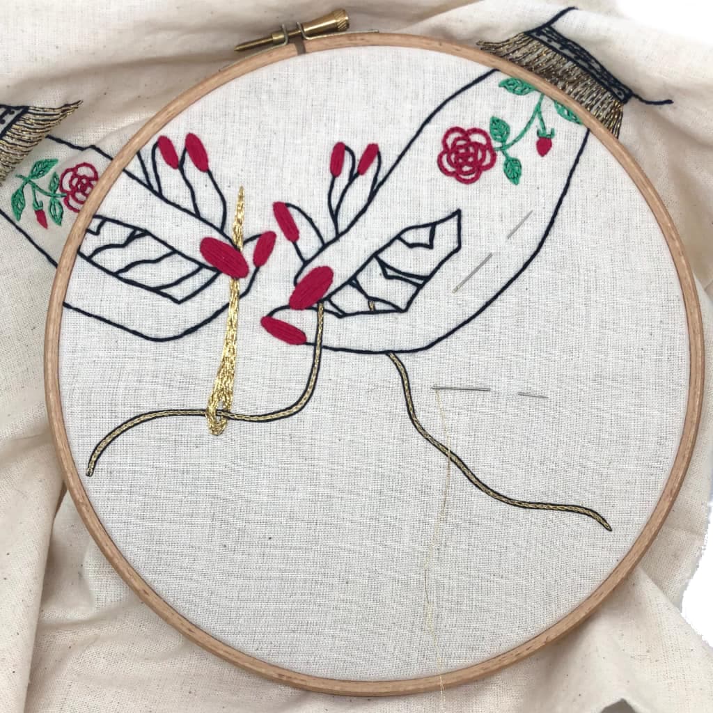 thread an embroidery needle