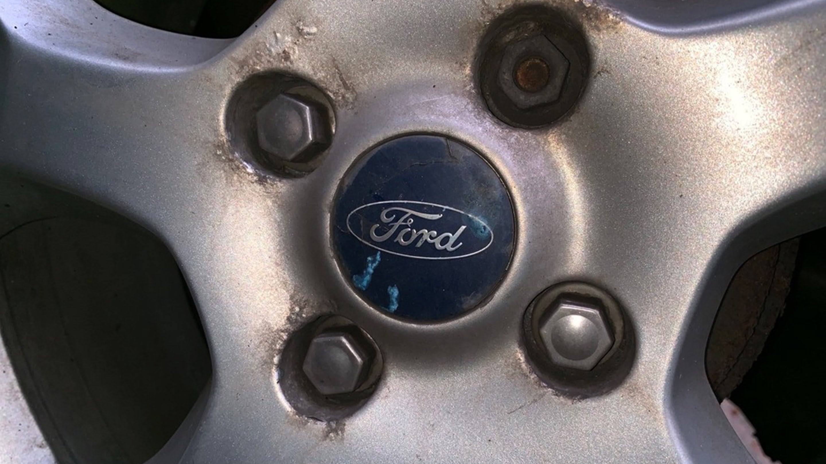 Loose wheel nuts on Ford vehicle