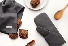 Load image into Gallery viewer, The Organic Company - Oven Mitts
