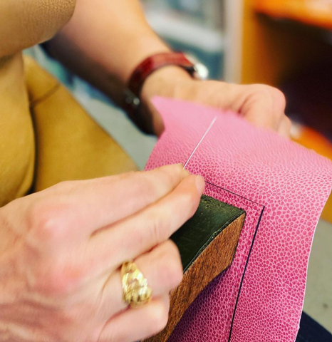 Béatrice Amblard hand stitching a piece of leather