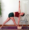 Comment faire un triangle de révolution avec des accessoires de yoga