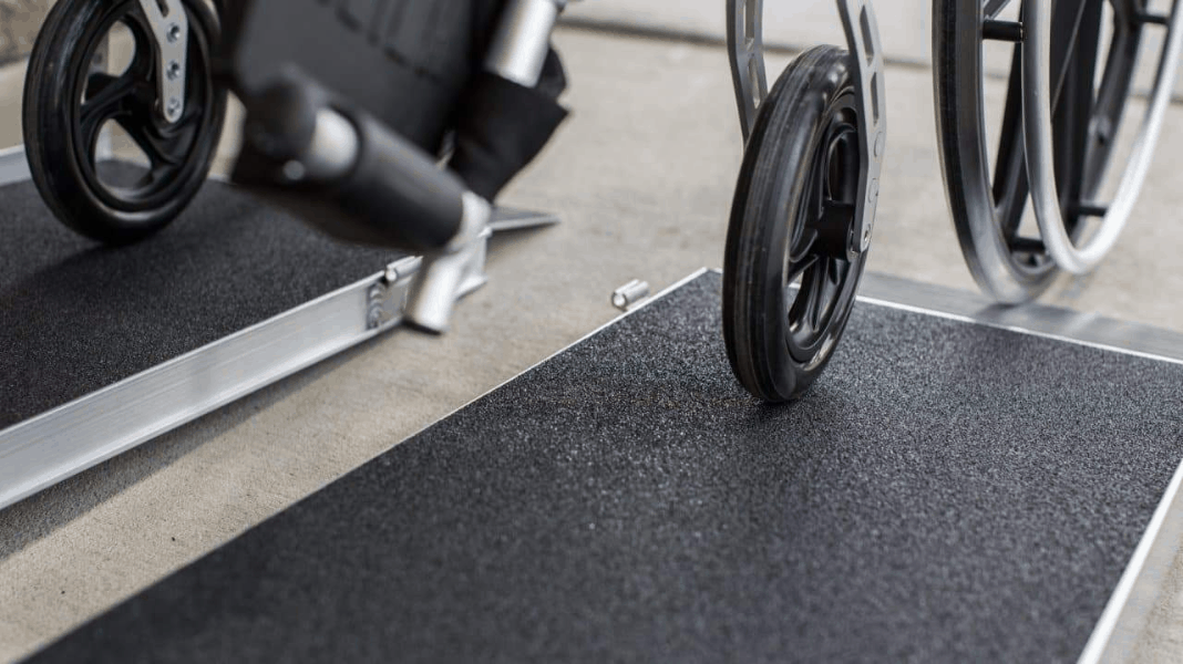 Anti-slip surface on Suitcase Singlefold AS by EZ-ACCESS | Wheelchair Liberty