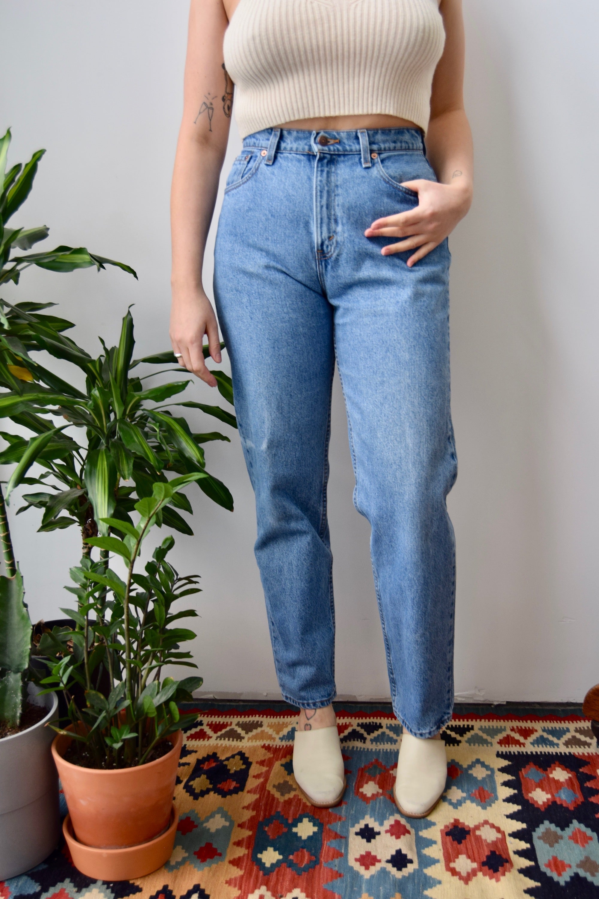 Levis 560 Straight Leg Jeans – Community Thrift and Vintage