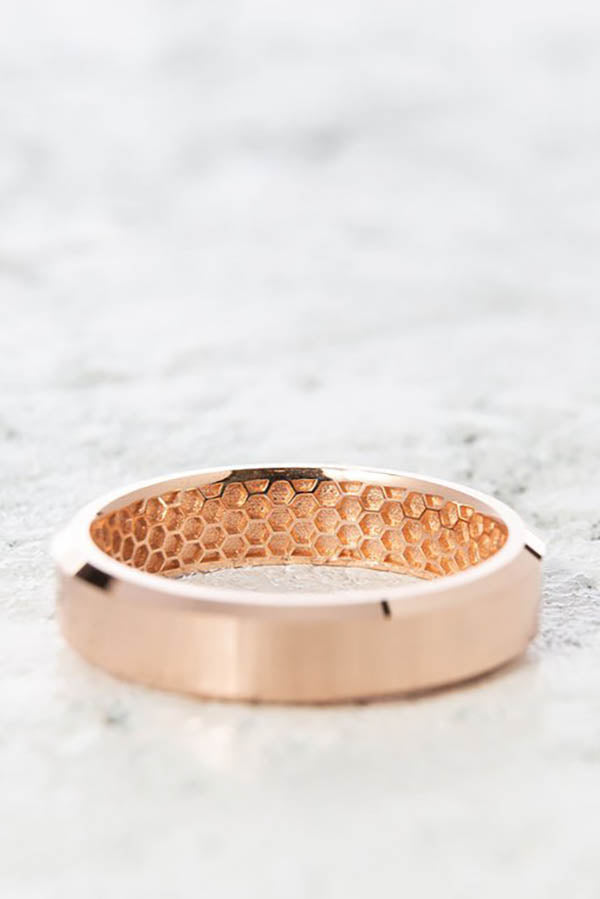 Beveled Wedding Band with Inner Honeycomb (5mm)