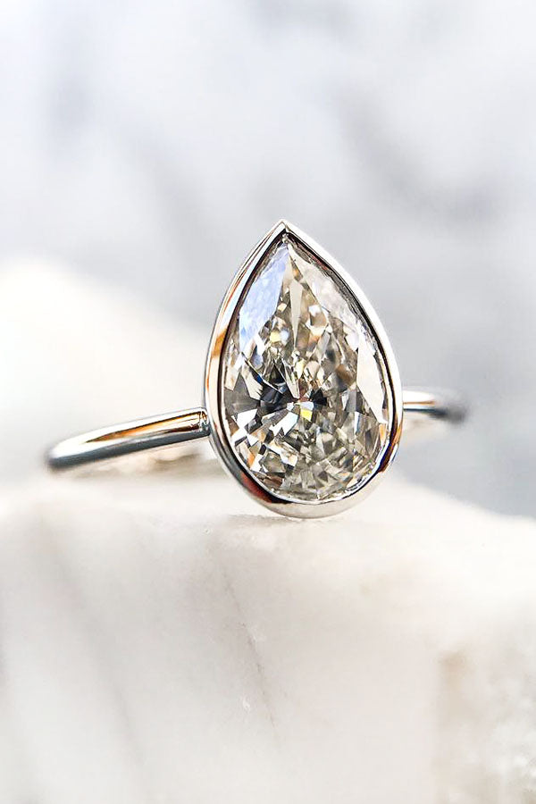 21 Simple Engagement Rings with Perfect Minimalist Style