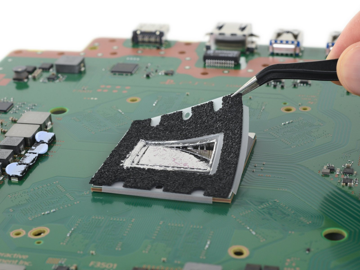 New PS5 Slim Teardown Video Shows Internals, Liquid Metal, Temperatures,  Power Consumption and More