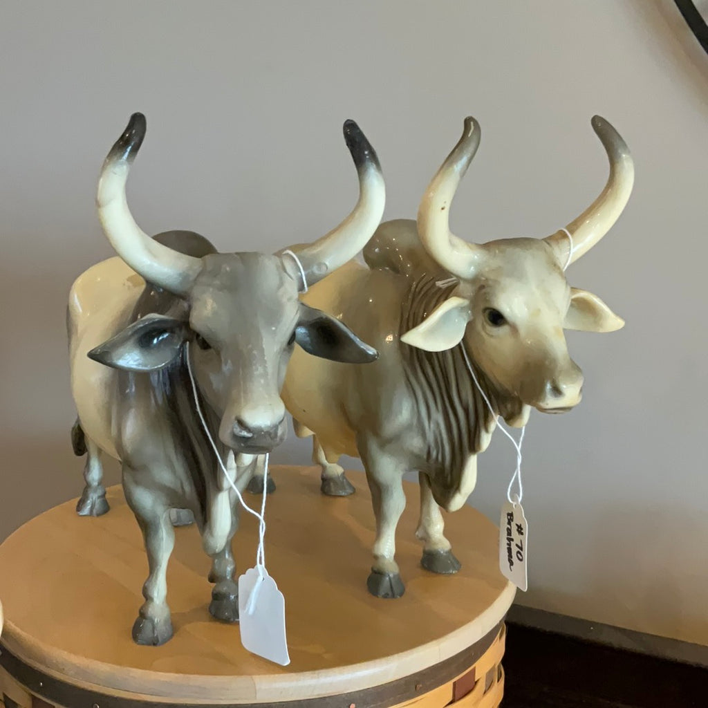 Estate Pre-Owned Breyer #70 Semi-Gloss Brahma Bull
