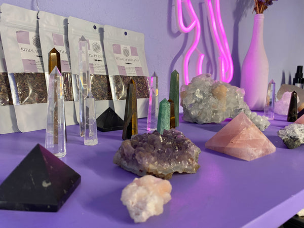  Crystals, formed under pressure deep within the earth, are potent energy conductors. Beyond their role in technology, they possess diverse healing properties due to variations in color, composition, and structure, making them valuable allies in healing and creating sacred spaces when combined with our intentions.