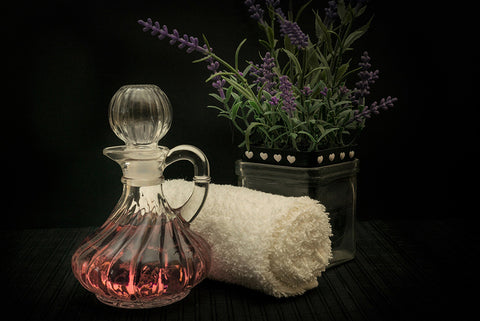 Carafe of oil with towel and plant in background by Gundula Vogel (Pixabay)