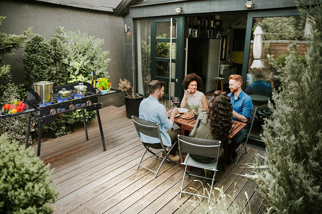 outdoor kitchen appliances setting