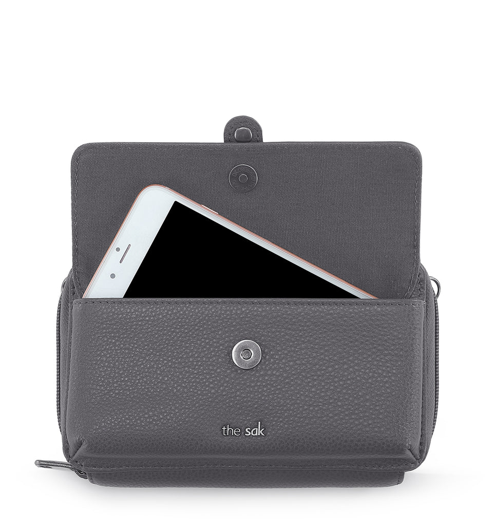 the sak sequoia smartphone leather crossbody wallet