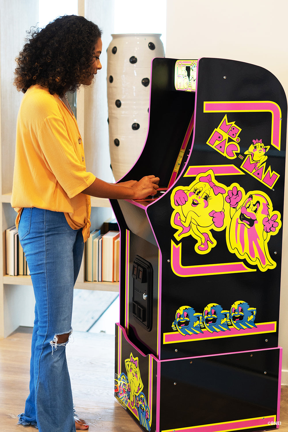 BANDAI NAMCO Legacy Arcade Game Ms. PAC-MAN™ Edition