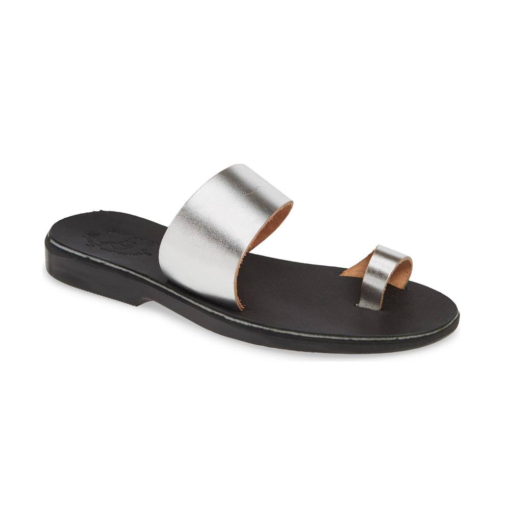 Sandals with one toe on sale strap