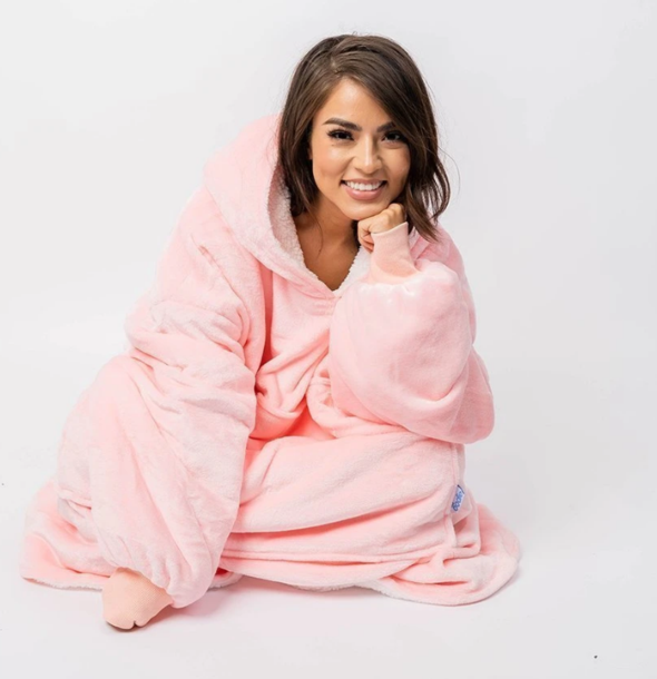 Huggie Hoodie | Lovely Oversized Blanket with Sleeves