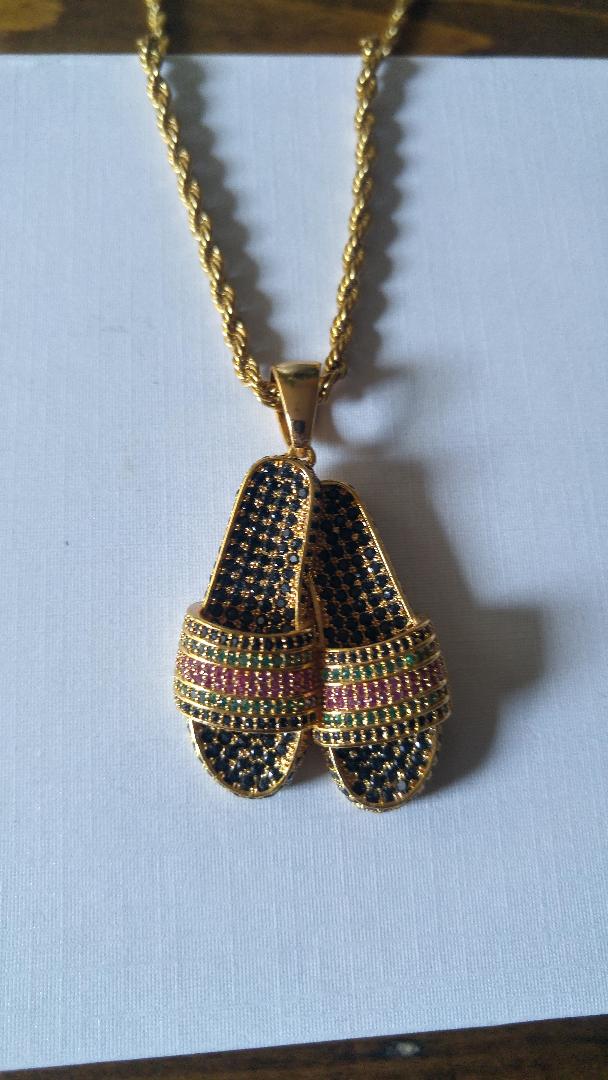 gucci flip flop chain