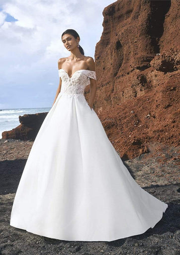 ARENAL, Flared wedding dress with V-neck