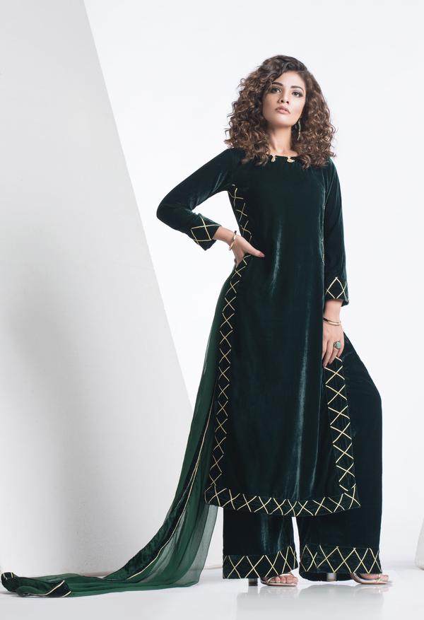 pakistani female dress