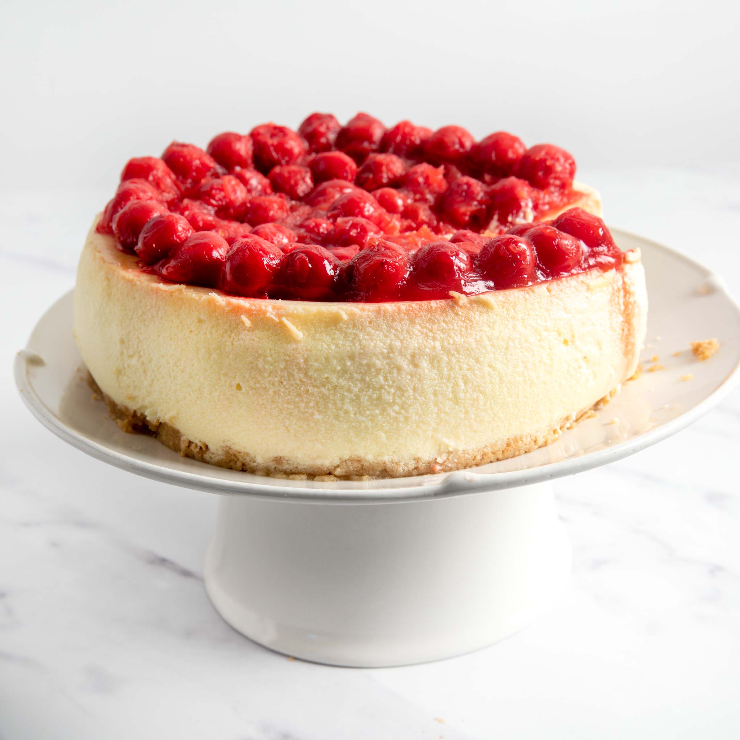 https://cdn.shopify.com/s/files/1/0082/7722/9604/products/M737_geralds_heavenly_cheesecakes_cherry_cheesecake-3.jpg?v=1640101639