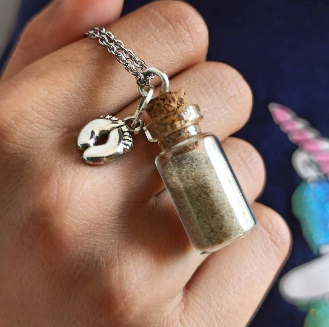 Footprints in the Sand Necklace product shot