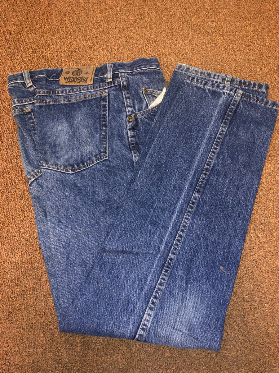 MENs WRANGLER Jeans 96501MR 32” x 32” Regular Fit Gently Worn – Touched By  Time Treasures